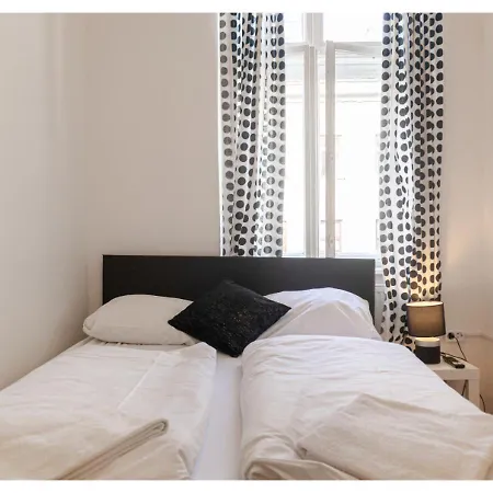 Sweet 3Br Shared Apt Near Wiener Stadthalle & Central Exterior photo