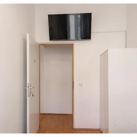 Sweet 3Br Shared Apt Near Wiener Stadthalle & Central Exterior photo